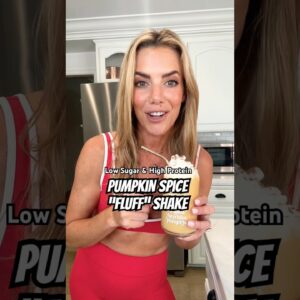 My HEALTHY Pumpkin Spice Fluff Shake - low sugar & high protein dessert #dessertgoals #fallrecipes